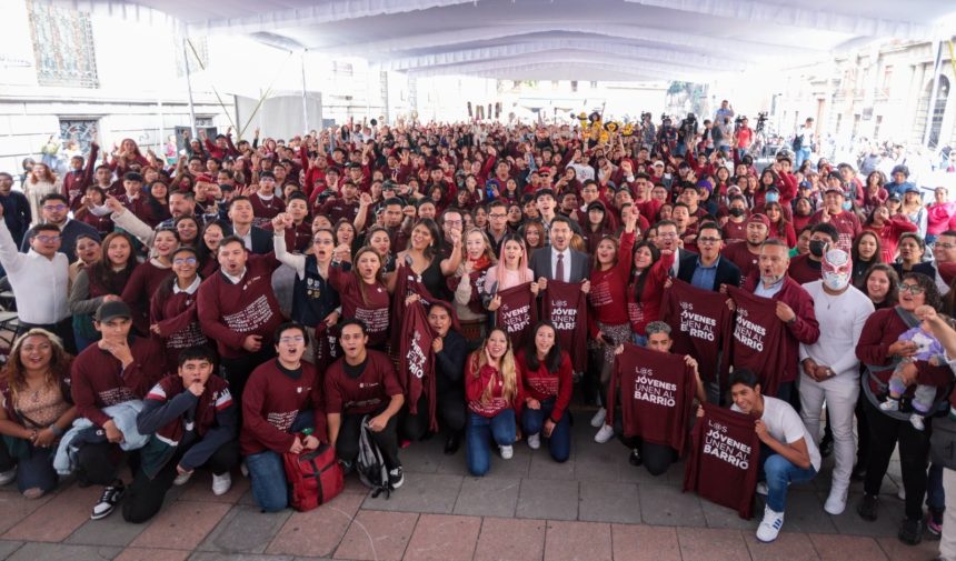 En el marco de la presentación del programa “Los jóvenes unen al barrio por el bienestar 2024”, el jefe de Gobierno, Martí Batres, señaló que aún existen retos por cumplir dentro de este grupo poblacional, como derrotar el consumo del fentanilo, pero que ha habido más oportunidades para los jóvenes con la Cuarta Transformación. FOTO: GCDMX