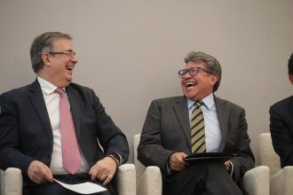 Las y los representantes diplomáticos de México en el mundo, son mujeres y hombres con talento, sagacidad y tolerancia que muestran la virtudes de un Estado en transformación, aseguró Ricardo Monreal.