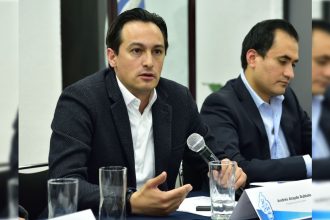 La oposición en la capital denunció que el Gobierno de la Ciudad de México (GCDMX) pagó 25.7 millones de pesos a una “empresa patito” para que reparara las 45 viviendas afectadas por la ampliación de la Línea 12 del Metro, de Mixcoac a Observatorio, pero a pesar de ello sólo han arreglado cinco viviendas, lo que supone un desfalco a las erario pero además esas familias siguen sin recuperar su patrimonio.