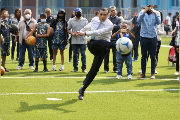 “Hoy entregamos a las y los vecinos del Centro de Coyoacán, un espacio de primera más: el deportivo ‘La Fragata’. Toda su infraestructura ha sido renovada, pedimos a los vecinos que nos ayuden a conservarla, ya que lo hicimos por y para ustedes: Giovani Gutiérrez Aguilar.