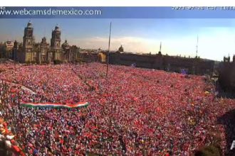 Andrés Manuel López Obrador sufrió ayer la mayor derrota política y simbólica desde que es presidente: le arrebataron el monopolio del zócalo de la Ciudad de México.