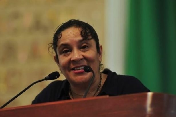 En el Congreso CDMX, Morena solicitó un punto de acuerdo contra la Alcaldía Álvaro Obregón, pero cuando se dieron cuenta de que la señalada no sería la actual edil, Lía Limón, sino la anterior, Layda Sansores, quisieron hacer trampa para que el Pleno votara otra cosa. Qué mal Valentina Batres.