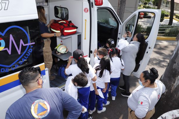 -Conscientizar a infantes, adolescentes y jóvenes sobre la importancia del servicio público, en todos sus niveles, para cambiar la vida de los ciudadanos de manera eficiente, honesta y con perspectiva de género, es el objetivo de las visitas de estudiantes, desde primaria hasta profesional, para conocer el funcionamiento de la alcaldía, implementadas por la alcaldesa, Lía Limón.