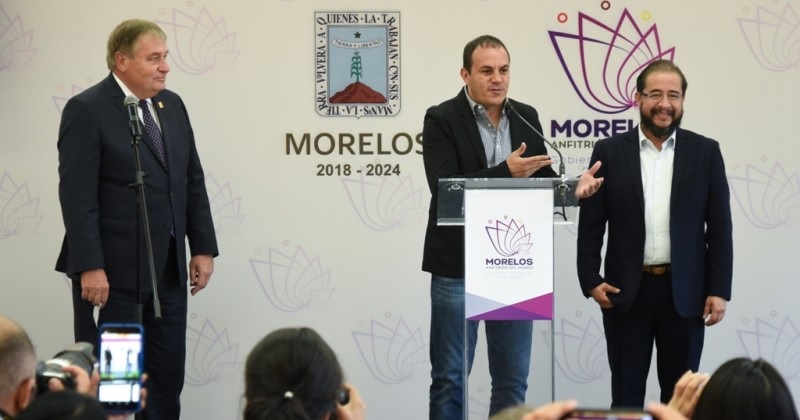 El gobernador de Morelos, el exfutbolista Cuauhtémoc Blanco ya está fuera de la realidad, está buscando una salida digna del gobierno o ambas, pues todo indica que las condiciones políticas no están dadas para que pueda concluir su mandato, ante su pésima administración. Blanco dice que va a buscar la candidatura de Morena a la Jefatura de Gobierno CDMX en 2024, y que eso lo obligará a pedir licencia al cargo de gobernador.