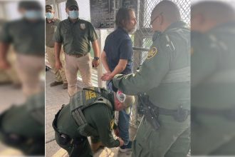 La Fiscalía General de la Ciudad de México (FGJCDMX) informó que fue detenido en Reynosa Tamaulipas, Christian Von Roehrich, exalcalde de Benito Juárez, ligado con el Cártel Inmobiliario detectado en dicha demarcación.