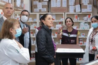 Apoya Sheinbaum reincorporación de médicos jubilados