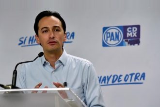 Liderazgos de Morena en la CDMX aprovecharon el conflicto de AMLO con Perú para darle un llegue al canciller Marcelo Ebrard, porque consideran que no ha defendido lo suficiente al presidente,