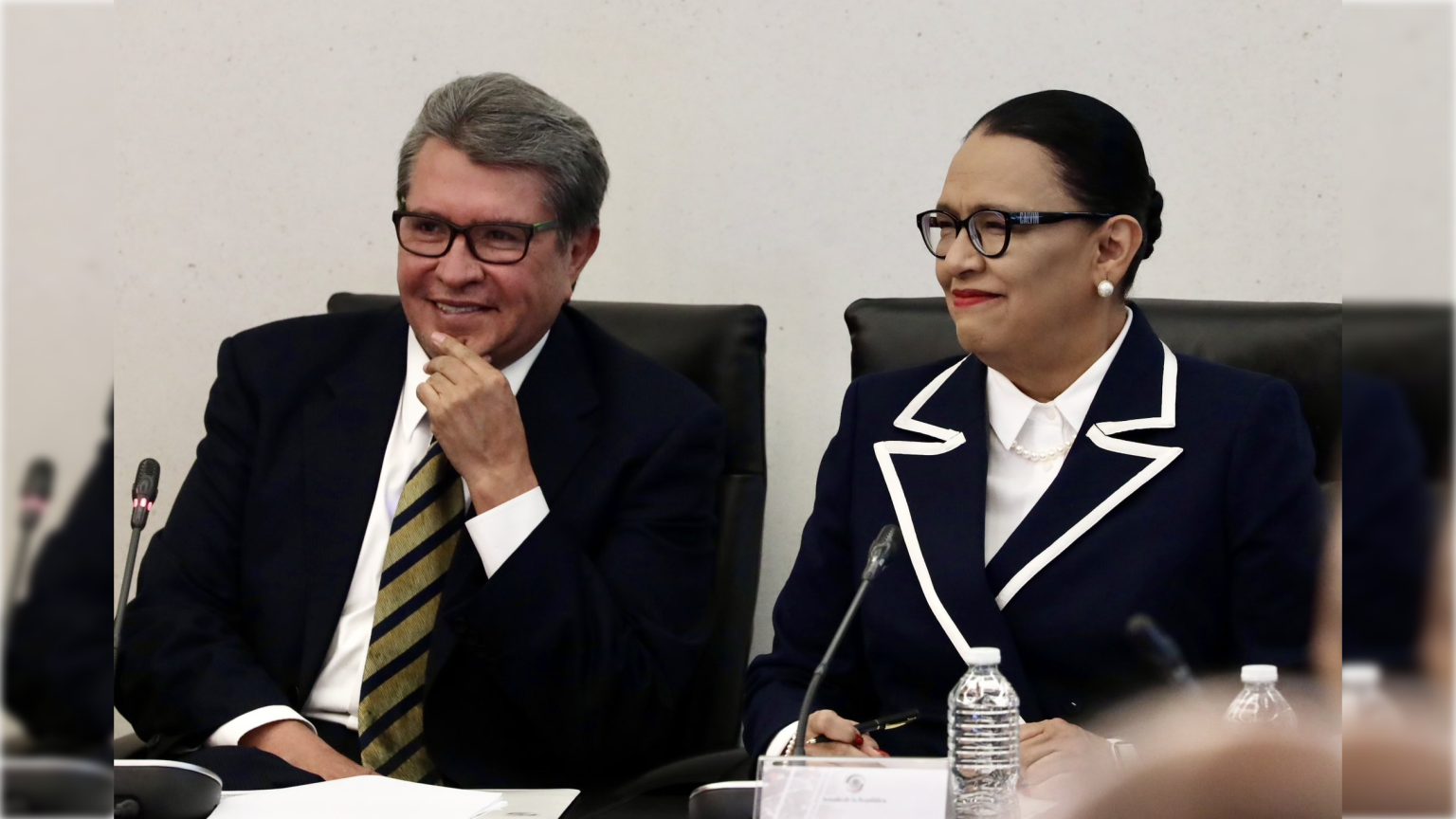 Encuentro espontáneo entre los dos principales aspirantes de Morena a la Jefatura de Gobierno de la CDMX: la secretaria de Seguridad y Protección Ciudadana, Rosa Icela Rodríguez fue recibida por Ricardo Monreal.