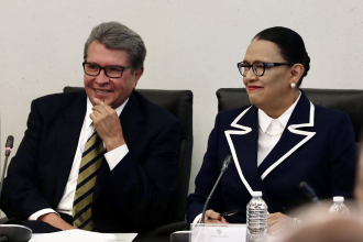 Encuentro espontáneo entre los dos principales aspirantes de Morena a la Jefatura de Gobierno de la CDMX: la secretaria de Seguridad y Protección Ciudadana, Rosa Icela Rodríguez fue recibida por Ricardo Monreal.