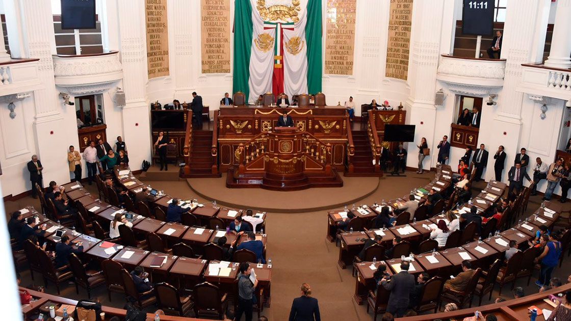 Los legisladores panistas en el Congreso de la Ciudad de México exasperan sus preocupaciones y denuncian que los morenistas, en este recinto, llevan a los habitantes capitalinos a la catástrofe.