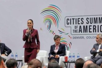 Para la jefa de Gobierno, Claudia Sheinbaum, los proyectos ambientales y de transporte público deben realizarse con justicia social, así lo expuso al participar en la Cumbre de Ciudades de las Américas, que se realizó miércoles y jueves en Denver,