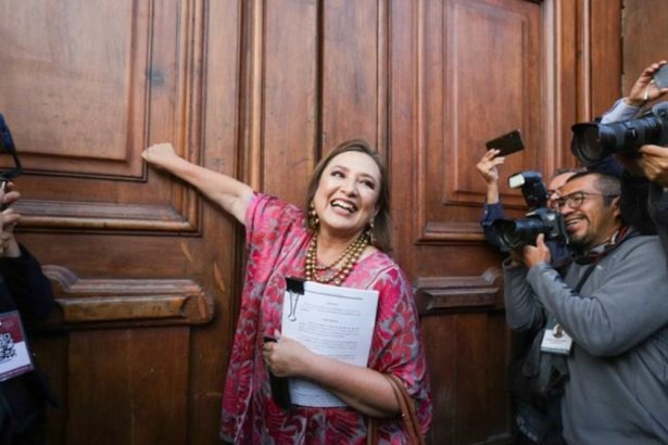 En la praxis política, en la acción política, existe un término que necesita un acontecimiento en el tiempo, en un espacio identificable y en una circunstancia determinada.