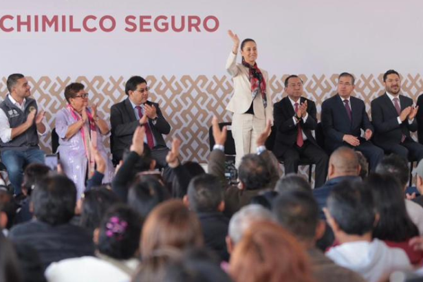 La jefa de Gobierno, Claudia Sheinbaum, encabezó el arranque del plan “Xochimilco Seguro”, que va a apuntalar al alcalde de esa Demarcación Territorial, José Carlos Acosta, de Morena, quien en las próximas semanas podría enfrentarse a una consulta de revocación de mandato.