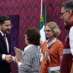 El jefe de Gobierno de la CDMX, Martí Batres dijo que su administración tendrá un “sello personal”, en el cual el punto central a ejecutar será el servicio a la ciudadanía, pues su filosofía establece gobernar es servir.