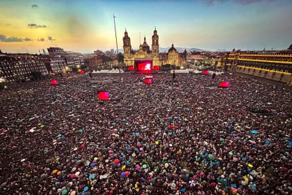 La jefa de Gobierno de la Ciudad de México Claudia Sheinbaum dio a conocer que el concierto de la agrupación musical “Los Fabulosos Cadillacs” efectuado en el Zócalo capitalino dejó una derrama económica de aproximadamente 980 millones de pesos.