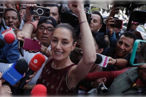 La jugada opositora podría llevar a Andrés Manuel López Obrador a quemar naves en definitiva, pase lo que pase, con la ex jefa de Gobierno de la CDMX, Claudia Sheinbaum, aun cuando no aumente en las preferencias en población general o incluso si descendiera.