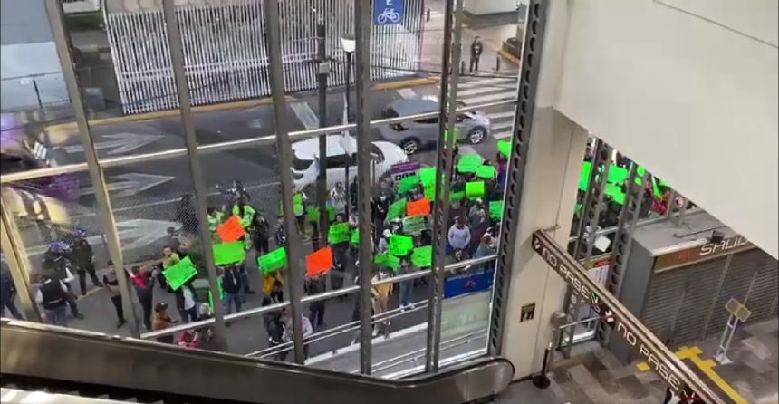 Nada que celebrar. Muy a su pesar, el jefe de Gobierno, Martí Batres tuvo que encabezar la reapertura de 5 estaciones de la Línea 12 del Metro, porque la principal autoridad de esta ciudad tenía que tomar la responsabilidad de la “operatividad segura”, algo que nunca quiso asumir su antecesora, Claudia Sheinbaum, porque ponía en riesgo su carrera presidencial.