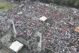 En la Plaza de las Tres Culturas, lugar donde cerró el proceso interno de Morena, Ricardo Monreal dijo que está preparo para asumir con responsabilidad los retos de un nuevo estado de bienestar, ya que conoce muy bien lo que pasa en el país.