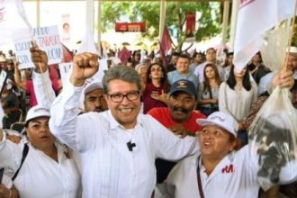 desde la Presidencia de la República se mande una señal muy clara, pública y abierta de que el candidato a la Jefatura de Gobierno de la Ciudad de México será Ricardo Monreal, quien por cierto el miércoles ya con más franqueza aceptó que tiene esa aspiración,