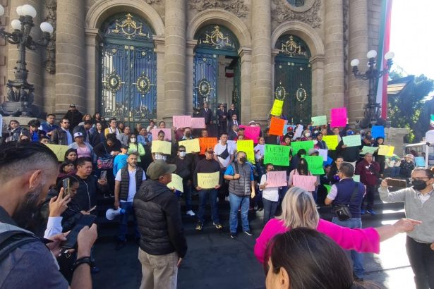 Este jueves, un grupo de manifestantes protestó afuera del recinto de Donceles y Allende, cuyo acceso bloqueó por espacio de una hora, con gritos al unísono de “¡Fuera Godoy!, ¡fuera Godoy!”. FOTO: PAN Congreso CDMX