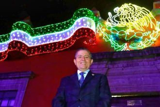 El punto de partida del alumbrado está en Jardín Hidalgo, sus principales atractivos son  Palacio de Cortés, el kiosko porfiriano y la Parroquia de San Juan Bautista, en Coyoacán, resaltó el alcalde Giovani Gutiérrez. FOTO: Especial