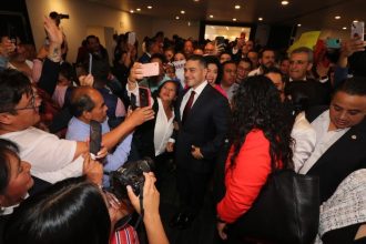 Como Miguel Ángel Mancera y Enrique Peña en 2012, hoy Omar García Harfuch es el ‘rockstar’ del momento en la política en la Ciudad de México. FOTO: Especial