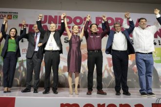 Ante lo cuestionada que resultó su designación como virtual candidata presidencial de Morena, Claudia Sheinbaum tiene una encrucijada.