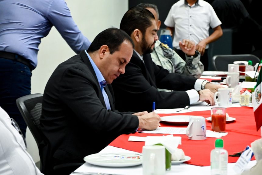 El gobernador de Morelos, el ex futbolista Cuauhtémoc Blanco no está impedido por la Constitución de la Ciudad de México para contender por la Jefatura de Gobierno en el 2024, a pesar de que en este momento se desempeña como titular del Poder Ejecutivo de una entidad federativa. FOTO: X / Gobierno de Morelos