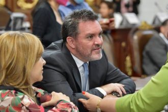 El líder del Partido Acción Nacional en el Congreso de la Ciudad de México, Federico Döring, dijo que el destape anticipado de Omar García Harfuch es parte del “rostro de una desesperación y un fracasado” Gobierno de Morena en la Ciudad de México. FOTO: Congreso CDMX