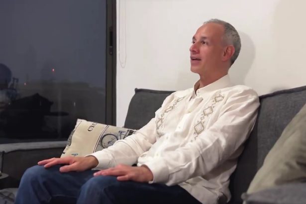 La primera mala para Harfuch: que en el INE avanzaron en comisiones los criterios que obligarían a los partidos políticos a postular cinco mujeres como candidatas a gubernaturas y Jefatura de Gobierno para 2024, lo que refuerza las posibilidades de que lo bajen para subir a Clara Brugada. FOTO: X / López Gatell