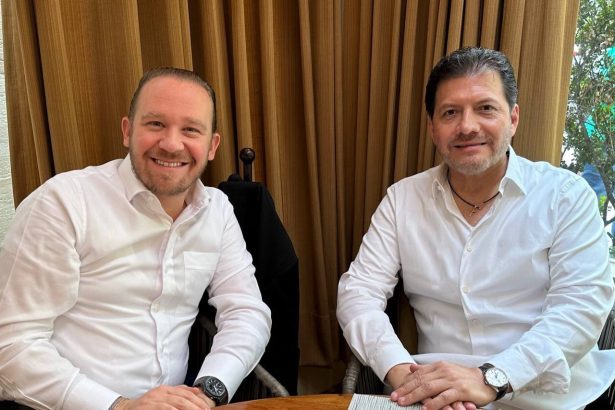 El encuentro entre el perredista Víctor Hugo Lobo y el panista Santiago Taboada, a unos cuantos días de que se definan las reglas para elegir al candidato del Frente Amplio por México a la Jefatura de Gobierno deja dos mensajes políticos importantes. FOTO: X / Taboada