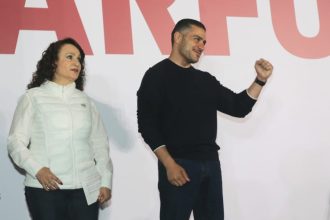 Dolores Padierna, quien en 2021 perdió la Alcaldía de la Cuauhtémoc y una de las líderes de la otrora poderosa corriente Izquierda Democrática Nacional, fue sumada este domingo a la campaña de Omar García Harfuch, aspirante a la candidatura de Morena a la Jefatura de Gobierno de la Ciudad de México. FOTO: Campaña Harfuch