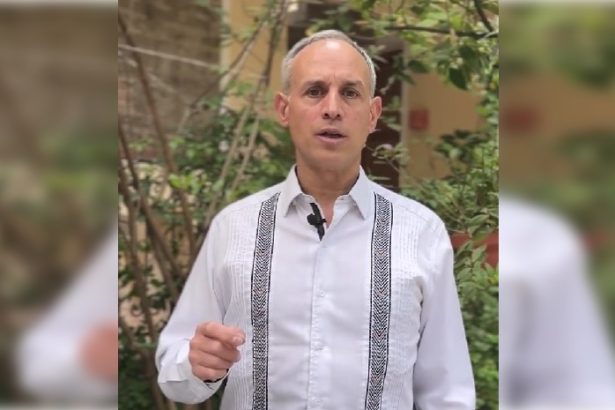 Según Hugo López Gatell, que hoy busca la candidatura de Morena para la Jefatura de Gobierno Hugo López-Gatell, por cada persona “enojada” por su gestión durante la pandemia del Covid-19 hay entre 300 y 500 persona “agradecidas” por su labor desempeñada. FOTO: X / Gatell