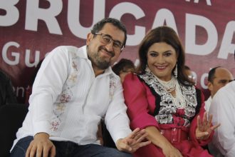 La aspirante a la candidatura de Morena para la Jefatura de Gobierno Clara Brugada anunció que el vocero de su campaña será el senador César Cravioto, muy cercano al jefe del Ejecutivo de la CDMX, Martí Batres. FOTO: X / César Cravioto