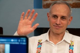 El ex subprocurador general de la República y abogado Javier Coello dijo que existen ocho denuncias penales en contra del aspirante de Morena a la Jefatura de Gobierno de la CDMX, Hugo López Gatell, acusado de “homicidio por omisión”, por su mal manejo de la pandemia por Covid 19. FOTO: X / Gatell