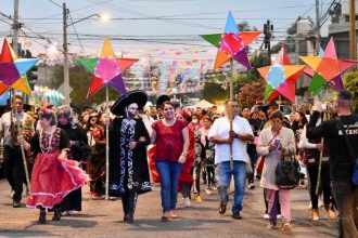 La alumbrada de Mixquic, la cual se ha convertido en un evento mundialmente conocido y al que asisten turistas de todas las nacionalidades, reportó de igual forma saldo blanco. FOTO: Alcaldía Tláhuac.