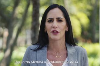 La alcaldesa de la Álvaro Obregón, Lía Limón, denunció este sábado que un colaborador muy cercano a ella, a quien incluso consideró como “familia”, sufrió un atentado el viernes por la noche y su vida sigue en peligro. FOTO: Tomada del video X / Lía Limón