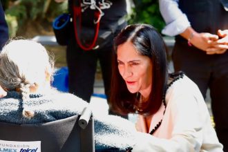Cuando se trata de bajar a Omar García Harfuch, grupos mayoritarios en Morena aclaman a la “paridad de género”; pero igual se acomodan en pisotear esa paridad de género si hay que golpear a la opositora más competitiva, como el caso de Lía Limon. FOTO: X / Lía Limón