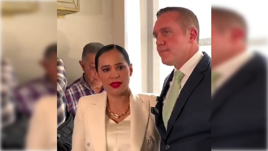 El 31 de julio y 1 de agosto en las entregas de esta columna proyecté el sentir de importantes actores de la oposición en la CDMX, quienes advertían que Sandra Cuevas y Adrián Rubalcava en realidad eran caballos de Troya, infiltrados. FOTO: X / Tomada de video Sandra Cuevas
