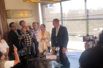 La alcaldesa en Cuauhtémoc Sandra Cuevas dijo que le puso “pausa” a su relación con la alianza “Va X la Ciudad de México”, conformada por el PRI, PAN y PRD, éste último que la postuló en 2021 para el cargo que hoy ostenta y hacia 2024 acordaron no darle candidatura alguna. FOTO: FOTO: Video X / Sandra Cuevas