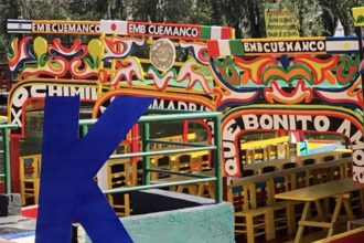 “Si te encuentras una K de #KeniaVa en la Ciudad, recuerda que soy tu voz y ya merecemos una Gran CdMx" “Con seguridad, transporte digno y cero corrupciones”. FOTO: X / Kenia López Rabadán