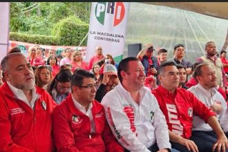 Taboada resaltó los avances significativos alcanzados por el alcalde Quijano en infraestructuras, servicios públicos, programas sociales y promoción del desarrollo económico local. FOTO: Especial