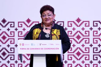 Ahora el plan es que se vote en el Pleno el próximo miércoles 13 de diciembre el dictamen de ratificación de Ernestina Godoy al frente de la Fiscalía. Como se ha dicho, para aprobarlo, se requiere de las dos terceras partes de los diputados presentes en la sesión de que se trate. Para asegurarlo, Morena debería conseguir el apoyo de 44 de los 66 legisladores que conforman el Congreso. FOTO: Fiscalía CDMX