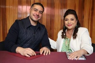 La precandidata única de Morena para la Jefatura de Gobierno, Clara Brugada se congratuló ante el anuncio del exaspirante Omar García Harfuch de que se registró como candidato al Senado en la primera fórmula de Morena. FOTO: X / Brugada