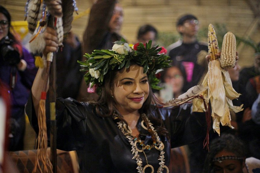 La precandidata única de Morena a la Jefatura de Gobierno de la CDMX, Clara Brugada invitó a los habitantes del barrio de Tepito “a soñar con una transformación” en cada calle de su colonia. FOTO: Campaña Brugada