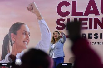 La aspirante a la Alcaldía Azcapotzalco y vocera de Morena en el Congreso de la Ciudad de México, Nancy Núñez, lanzó un llamado a los dirigentes, militantes y simpatizantes de su partido para que redoblen esfuerzos a fin de recuperar la Alcaldía, y "sacar al PAN y a su alcaldesa Margarita Saldaña, que ha hecho un pésimo gobierno". FOTO: FOTO: Morena CDMX