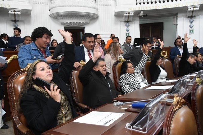 “En votación económica, el Pleno del  Congreso CDMX aprueba la licencia definitiva solicitada por el alcalde de la Alcaldía Benito Juárez Santiago Taboada, a partir del 2 de diciembre”, informó la Mesa Directiva del Poder Legislativo en la sesión de este martes. FOTO: Congreso CDMX