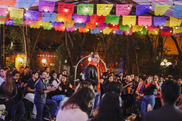 El precandidato de Movimiento Ciudadano para la Jefatura de Gobierno Salomón Chertorivski aseveró que no son los jóvenes los que le han fallado a la política, si no los políticos quienes le han fallado a la juventud, al no hablar de los temas que les importan. FOTO: Campaña Chertorivski