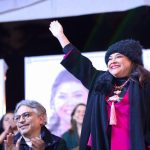 La precandidata única de Morena a la Jefatura de Gobierno Clara Brugada reconoció el problema de gentrificación que existe en las colonias Hipódromo-Condesa y Roma de la capital del país, ante lo cual resaltó la importancia de atender la situación, así como atender el tema de la reconstrucción en la capital, en esas colonias. FOTO: Campaña Brugada