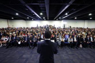 En su informe de 200 días de gobierno, el mandatario capitalino, Martí Batres, resaltó que cumplió con los 25 compromisos que presentó en octubre pasado y anunció otros 13 que promete llevar a cabo en los próximos 100 días. Foto: GCDMX